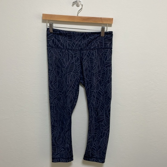 Lululemon Navy Workout Leggings Size 6 - Picture 1 of 6
